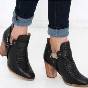 Seychelles Women's Size 7 Impossible Black Leather Cutout Heeled Ankle Booties